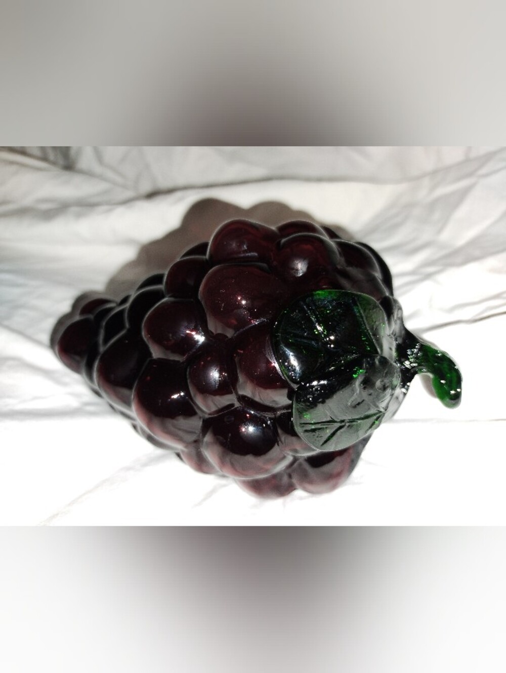 Vintage Glass Purple Grapes Cluster Decorative Fruit Decor Green Leaf 6 1/4"
